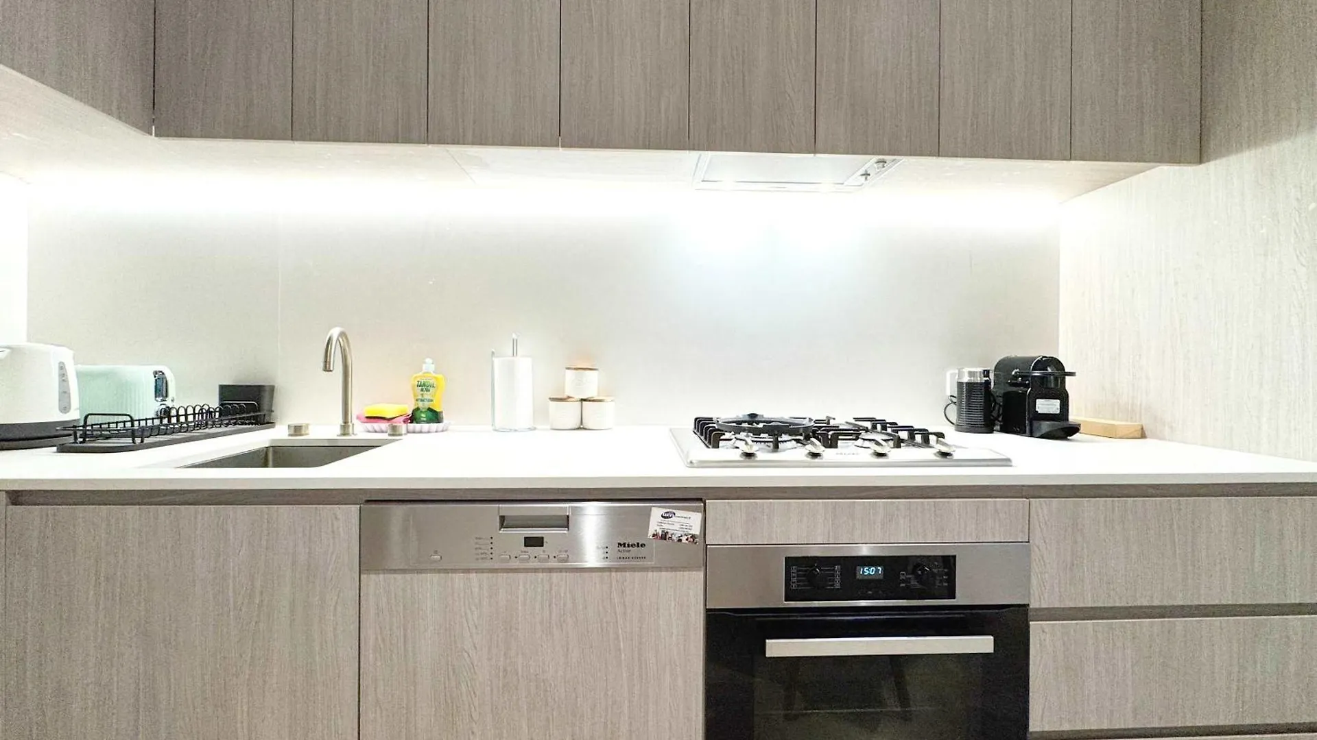 Heart Of Adelaide - 2Br Rundle Mall Apt With Gym דירה